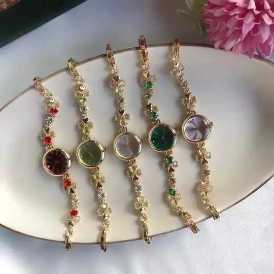 Vintage Renkli Çiçek Tasarım Saat Kombin